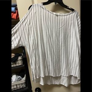 Womens umgee linen top. Size small